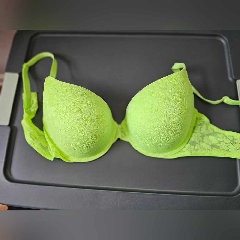 Victoria's Secret Bright Lace Bra